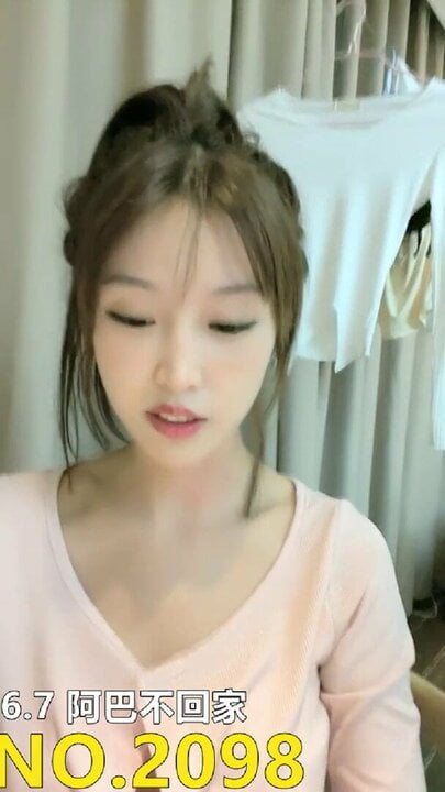 NO.2098 Chinese Webcam – Beautiful chick masturbating on live stream