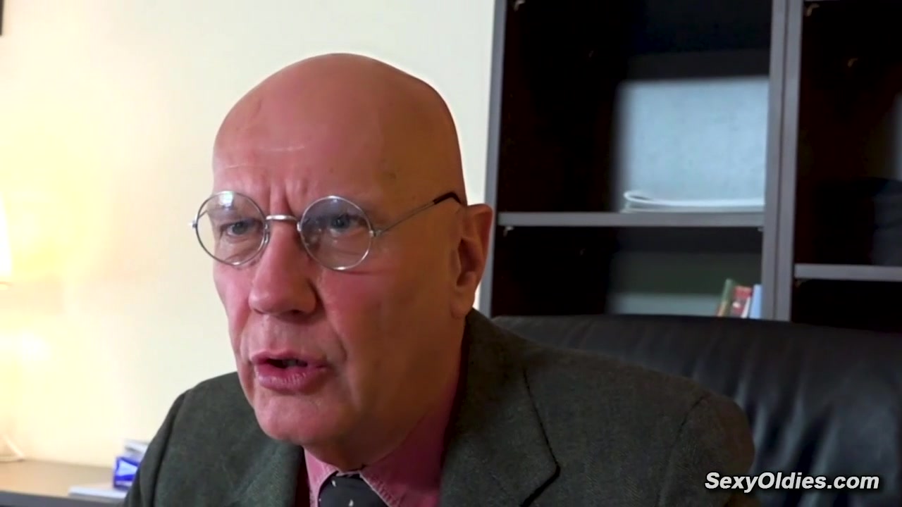 Teen Daisy Cake seduces and fuck old man Hugo in his office