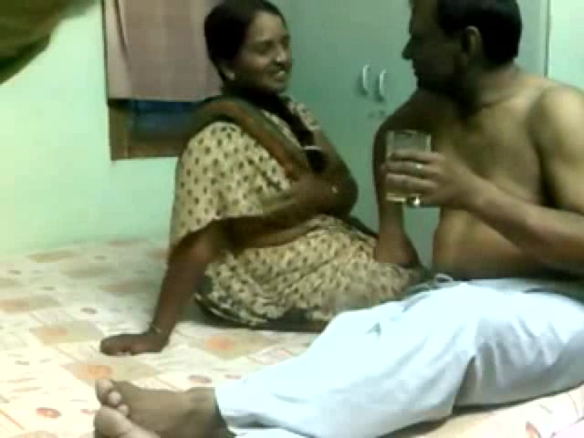 Amateur Housewife Sucking Off