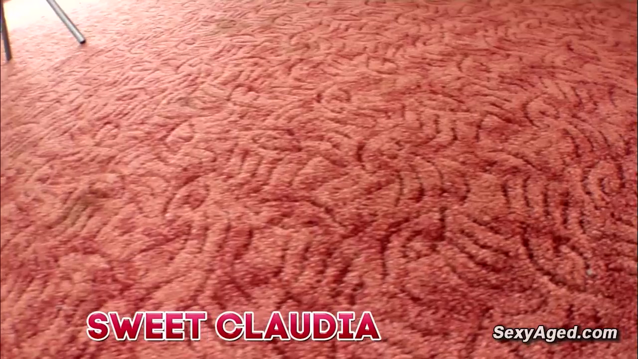 MILF Sweet Claudia in fishnet stockigs anal fucked by big cock Mugur
