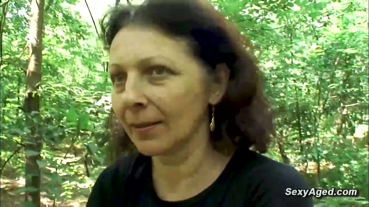 Hairy pussy amateur granny Franca fucks in the woods with voyeur stranger