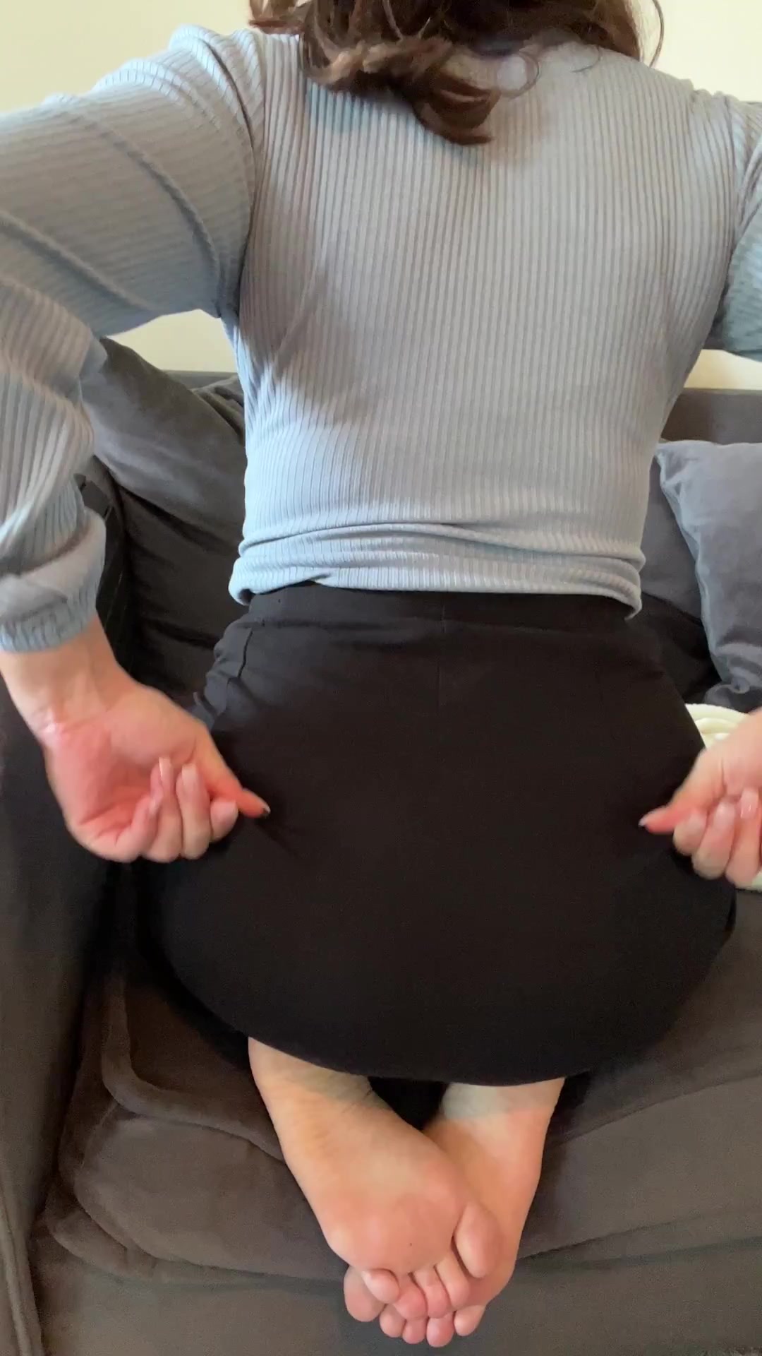 Petite Hotwife Upskirt Booty Flash