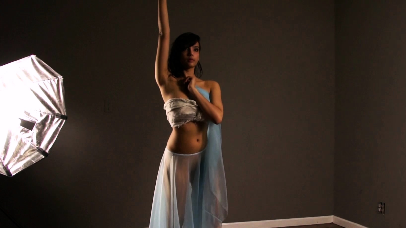 Horny indian Shanaya love's to play solo