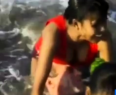 2 Indian girls with white guy in beach have fun blowjob..