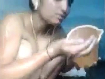 Indian milf bathing and showing her beautiful pussy