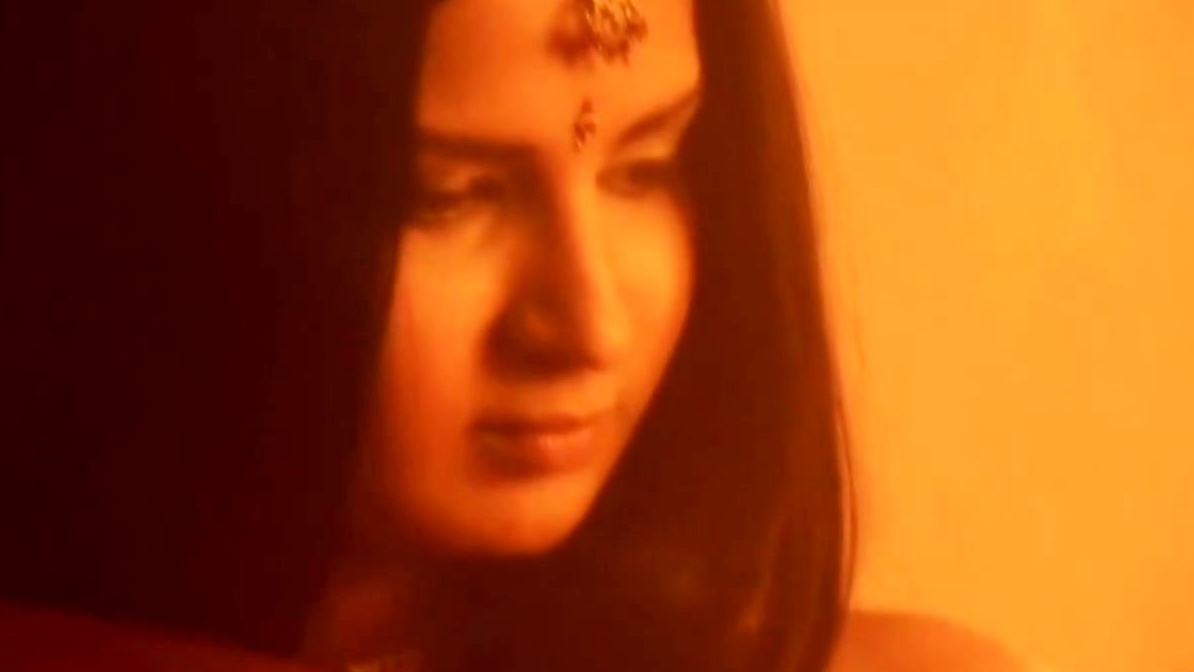 Beautiful Indian Babe Shows Off