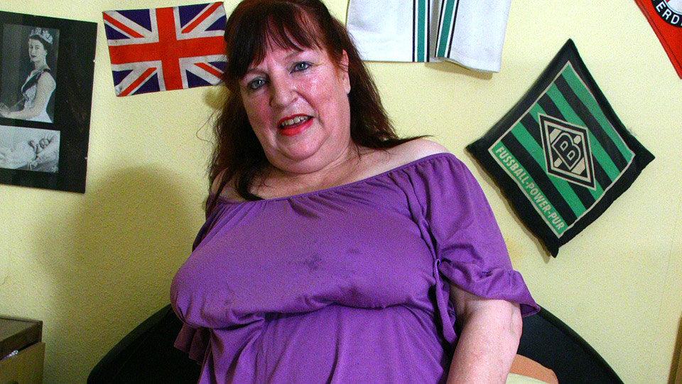 Naughty chubby mature slut playing with her pussy