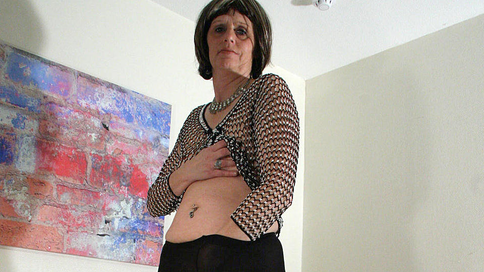 Kinky mama playing with her wet pussy