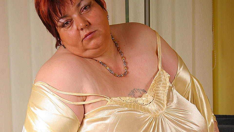 Big Malinka gets herself mushy and horny
