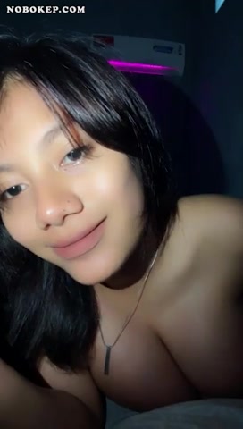 Bokep Indo VCS Ditemenin Dinda Cantik Tobrut