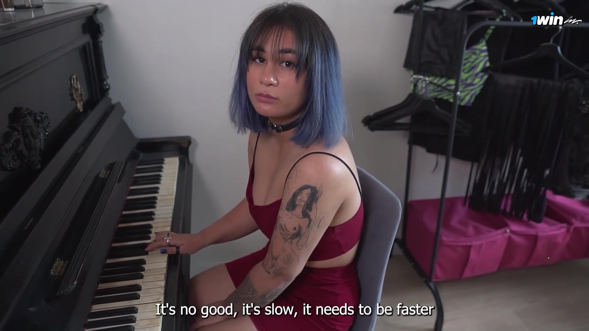 SUBMISSIVE GIRL GOT A FREE PIANO LESSON - best XXX porn! Submissive chick got a