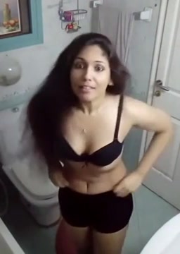 Mallu Sexy Married Girl Showing Boobs And Pussy With Husky Voice