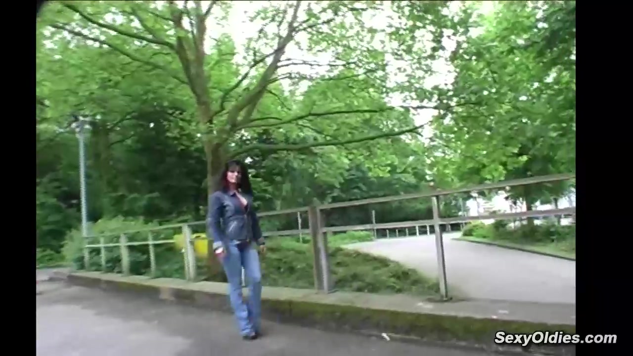 Hot amateur MILF Gabriela in public casting fucks pussy with yellow vibrator