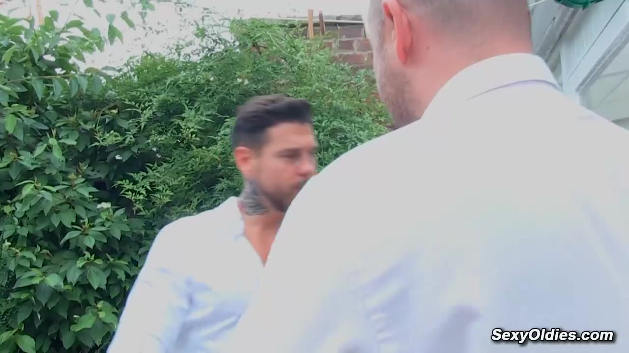 Dude fucks wife on an open house