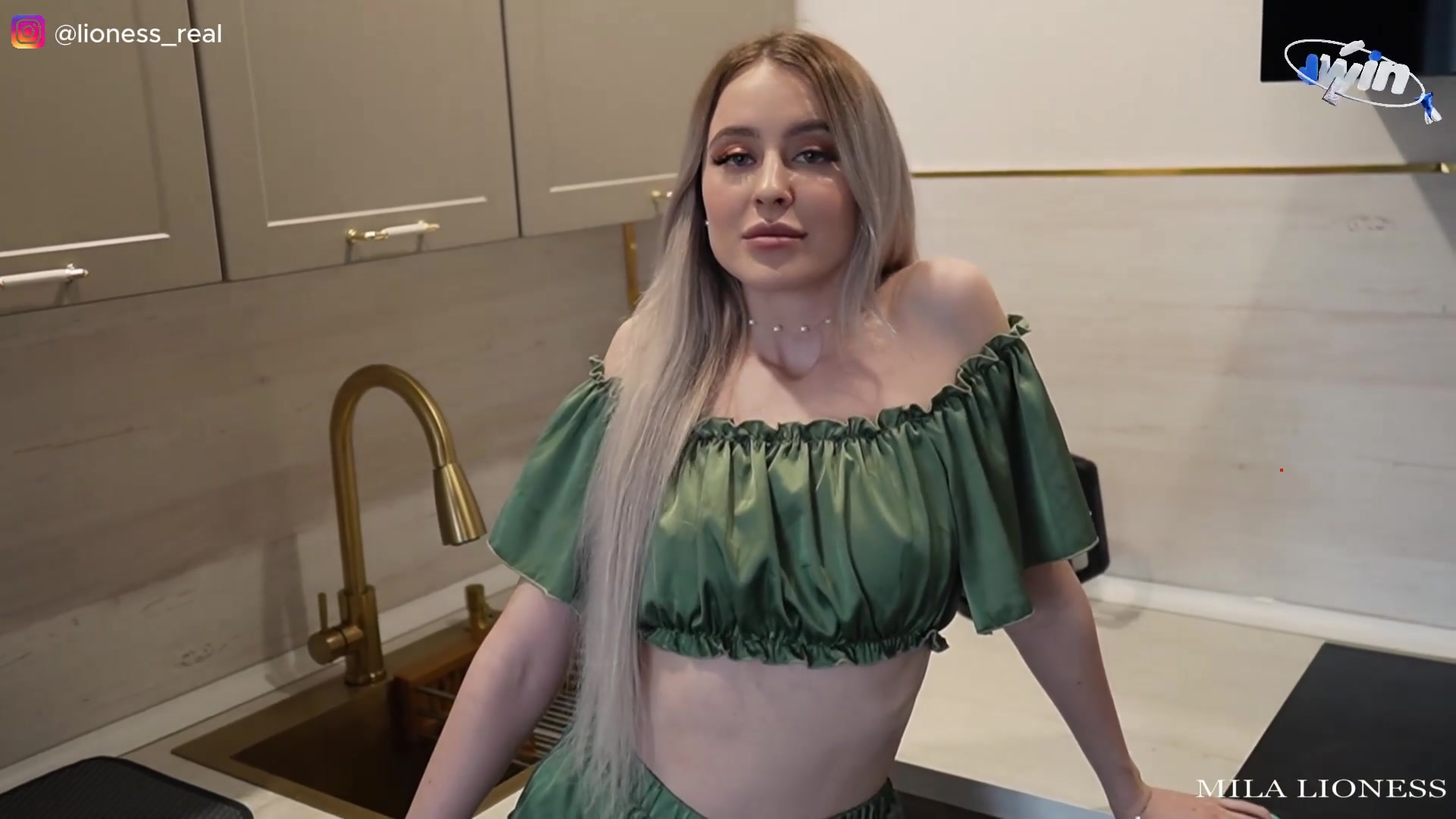 Stepbrother, why don't you fuck me? My stepsister's cheating on her boycrony - t