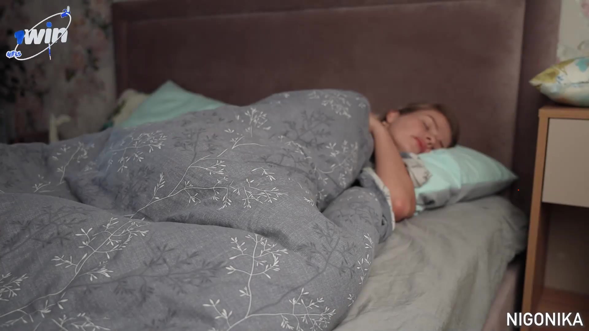 Woke up the red-hot fuckslut with a ample manmeat for a morning lovemaking - hot