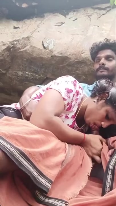 Mallu Hormy Girl Outdoor Kissing Giving Blowjob To Boyfriend