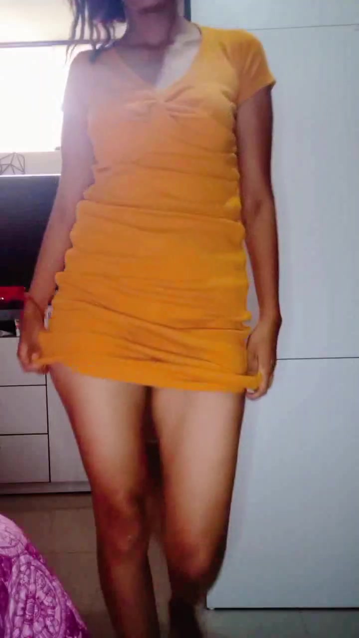Tetas pequeñas hermosas piernas