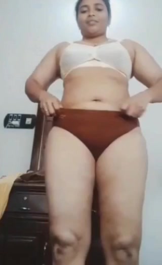 Gouthami reddy manthena sexy Randi wearing white bra and chudidar in bedroom
