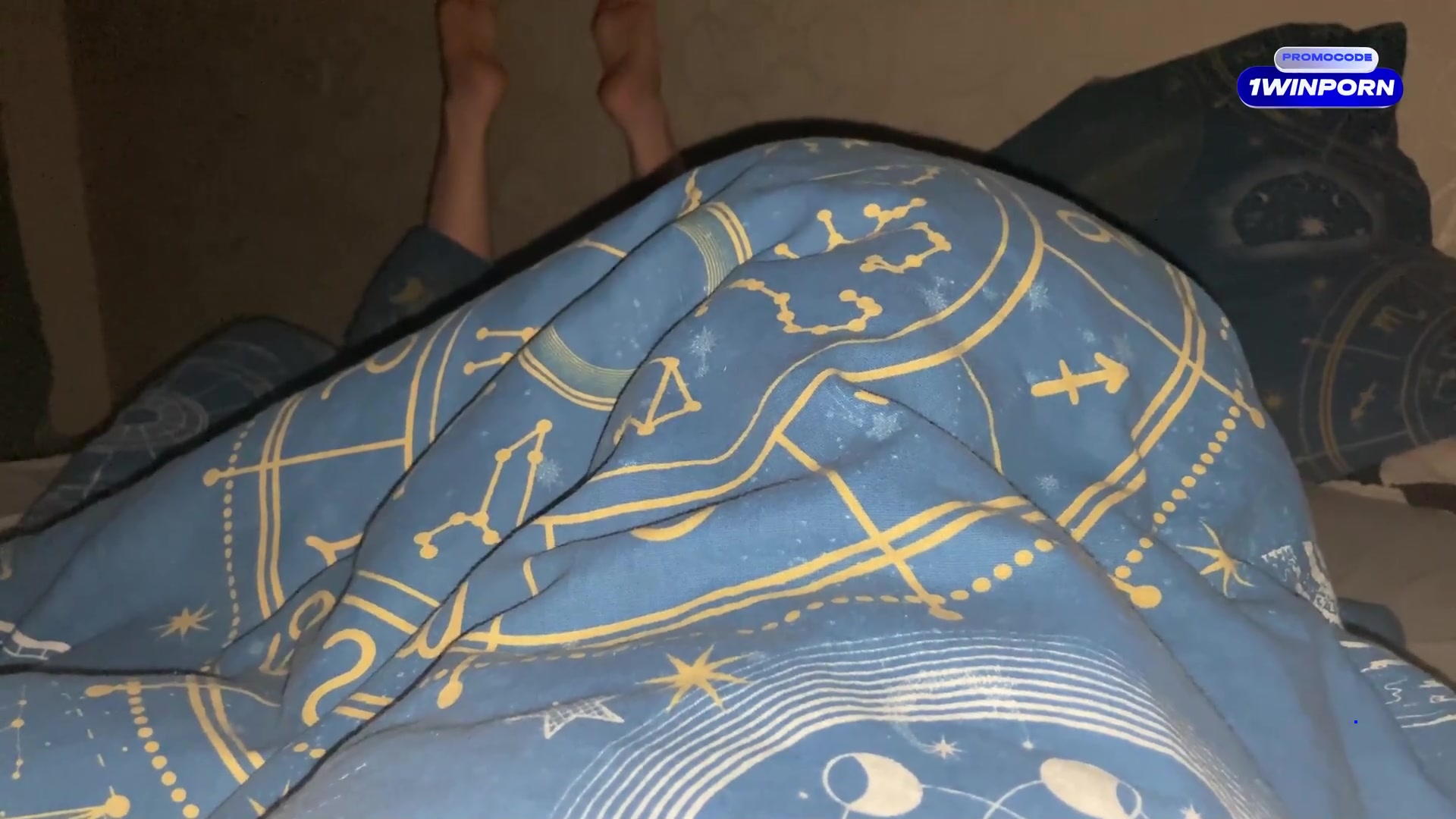 Stepduddy's daughter sneaks beneath blanket to give stepfather a naughty oral pl