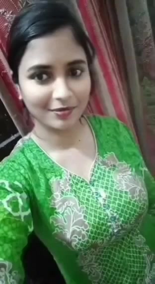 Gouthami reddy manthena having nude selfie and showing her bra and milky boobs