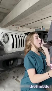 Comendo Fortemente A Loirinha No Estacionamento Do Hospital