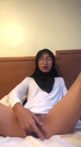 Adik Hijab Hyper Ternyata Suka Colmek