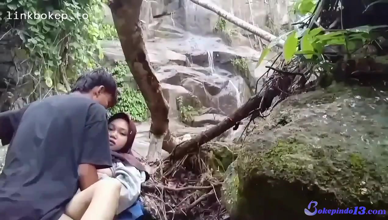 Abg Hijab Pramuka Ngentot Di Air Terjun