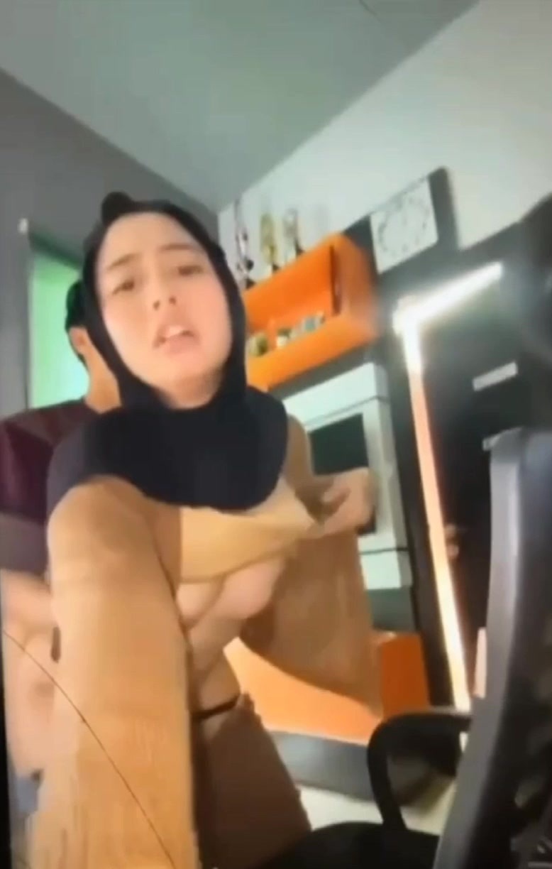 Bokep Indo Mahasiswi Amalia Muthia Ngentot Sama Pacar Sampe Crot Dimuka