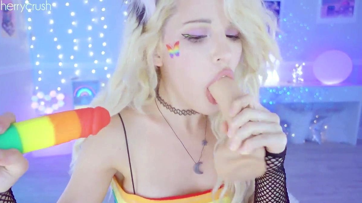 Blonde teen willa toying her holes