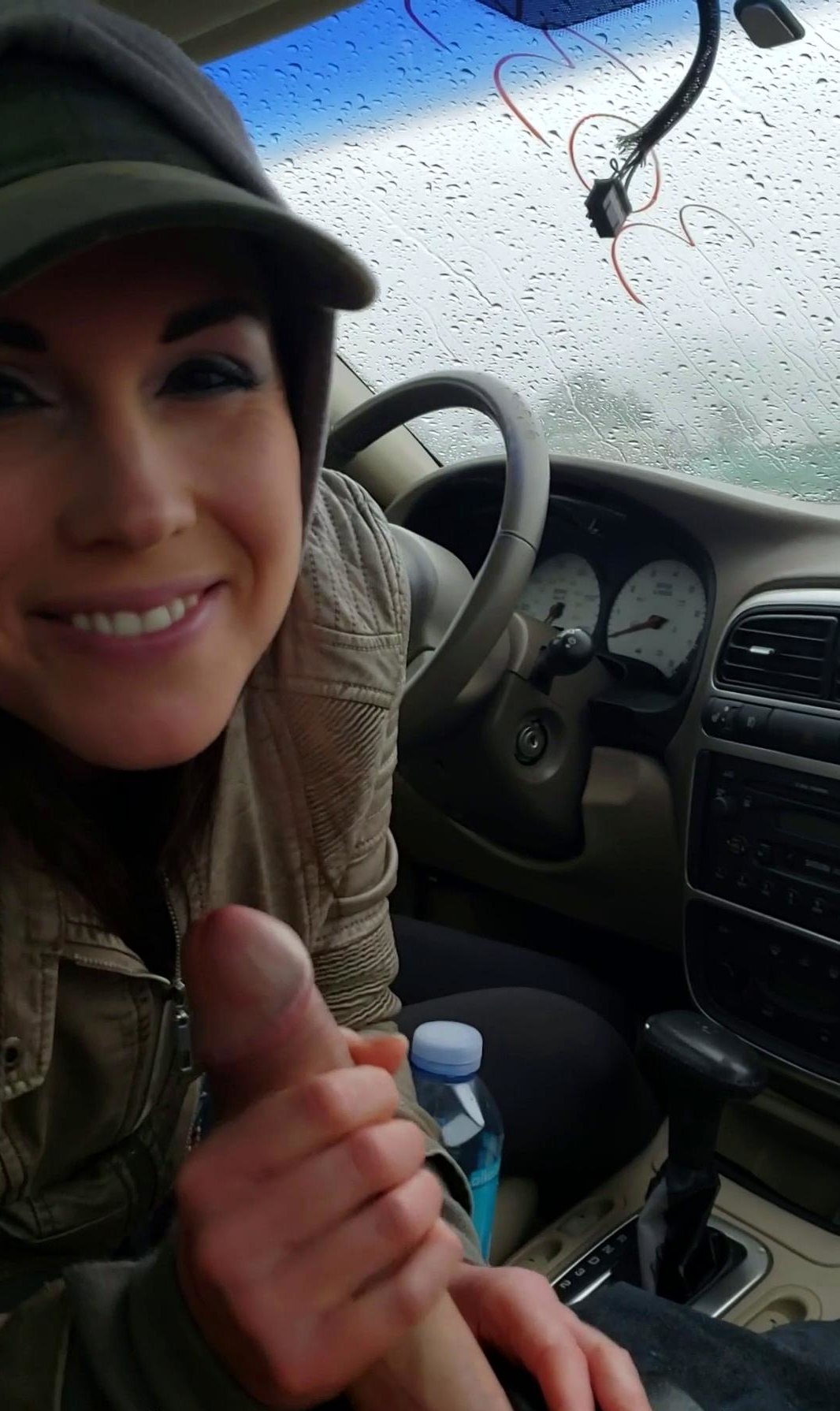 Amateur mouth cumshot outdoor