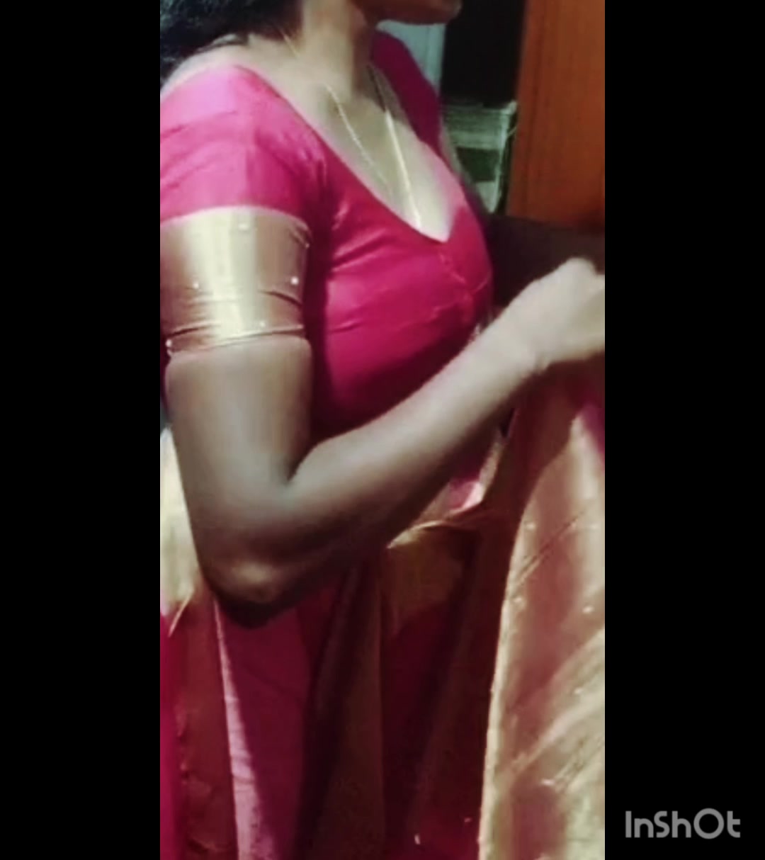 Selvi saree exposeing boob