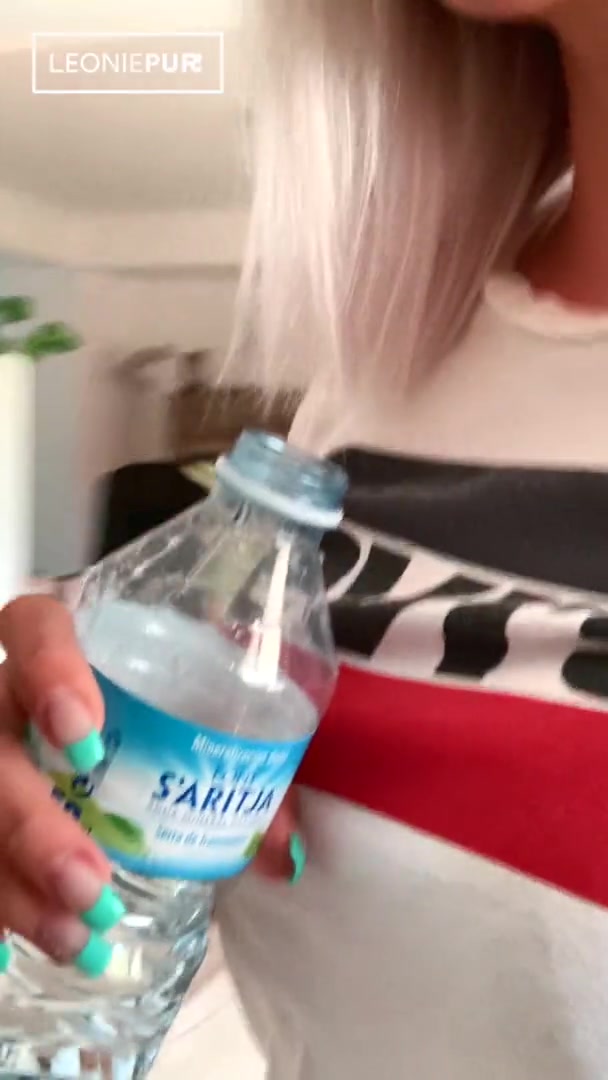 Rkhnil and Leonie Pur masturbating together