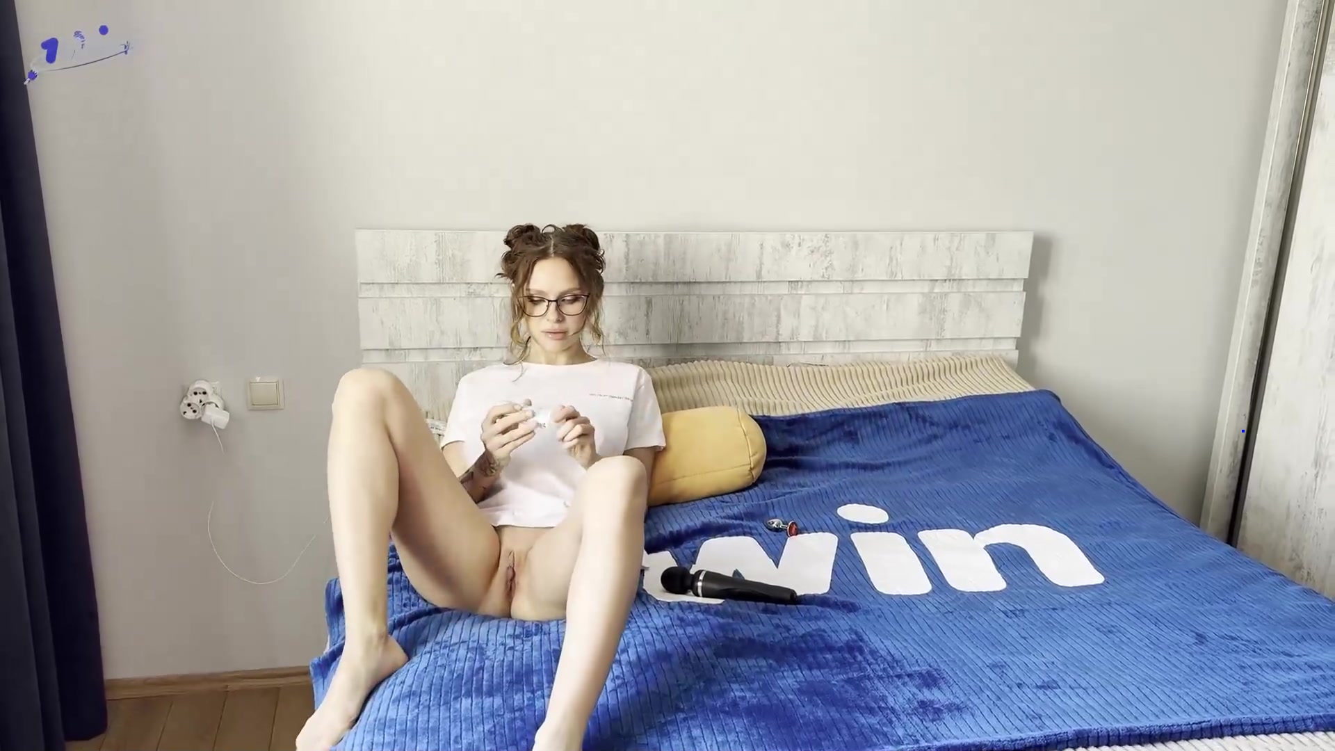 Anal solo with hitachi brought me to a wet orgasm. I tear up myself while no one