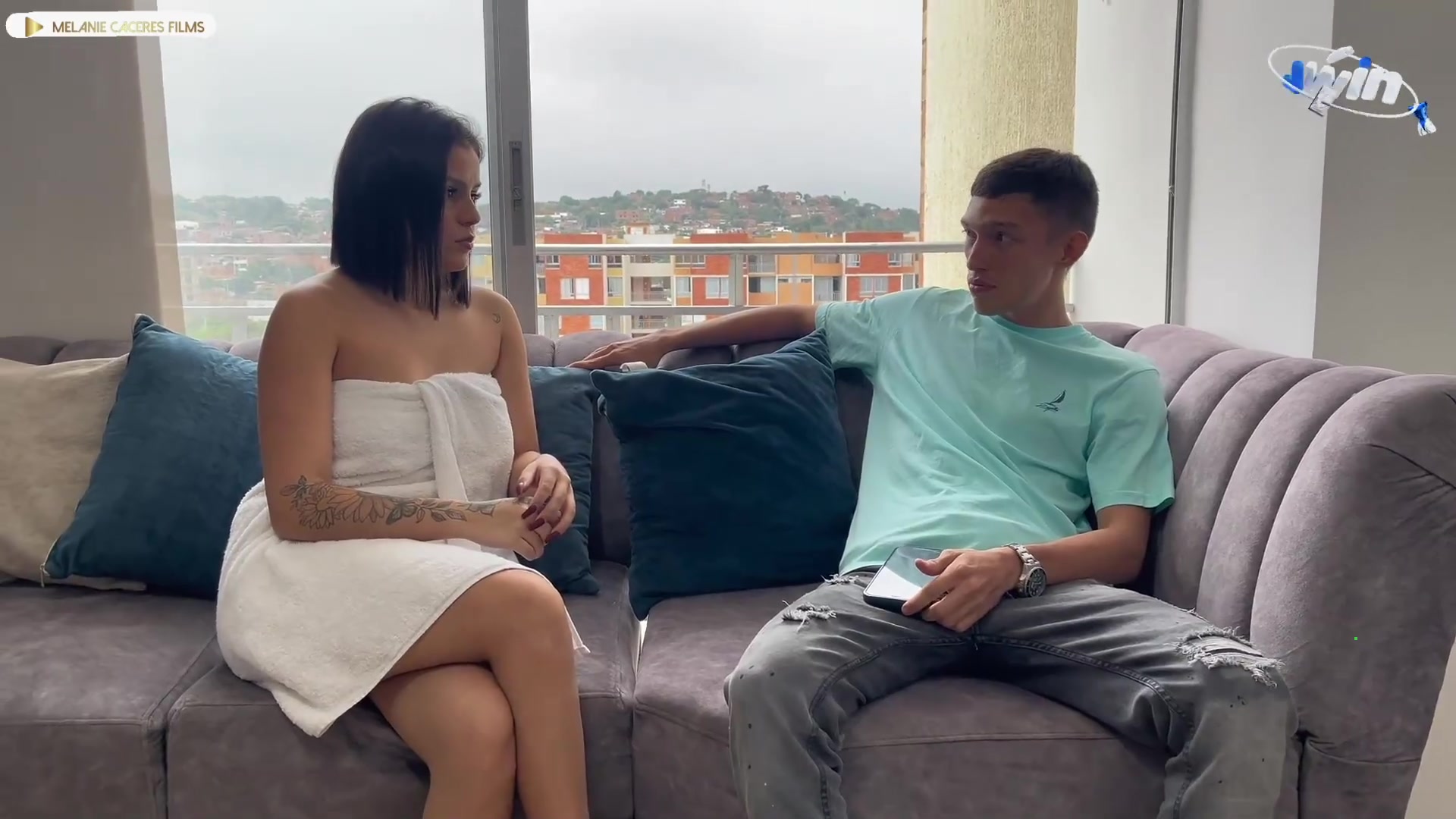 Mi esposo disfruta seguirme follando a otro - mujer infiel - en espanol - la por
