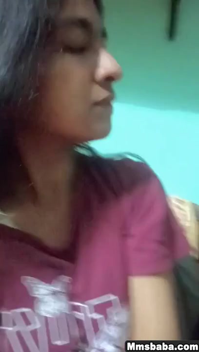 Mallu Tamil Girl Showing Her Beautiful Boobs