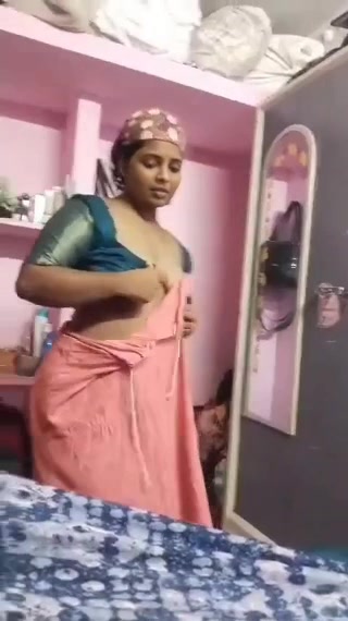 Gouthami reddy manthena wearing blouse and showing milky boobs in bedroom video