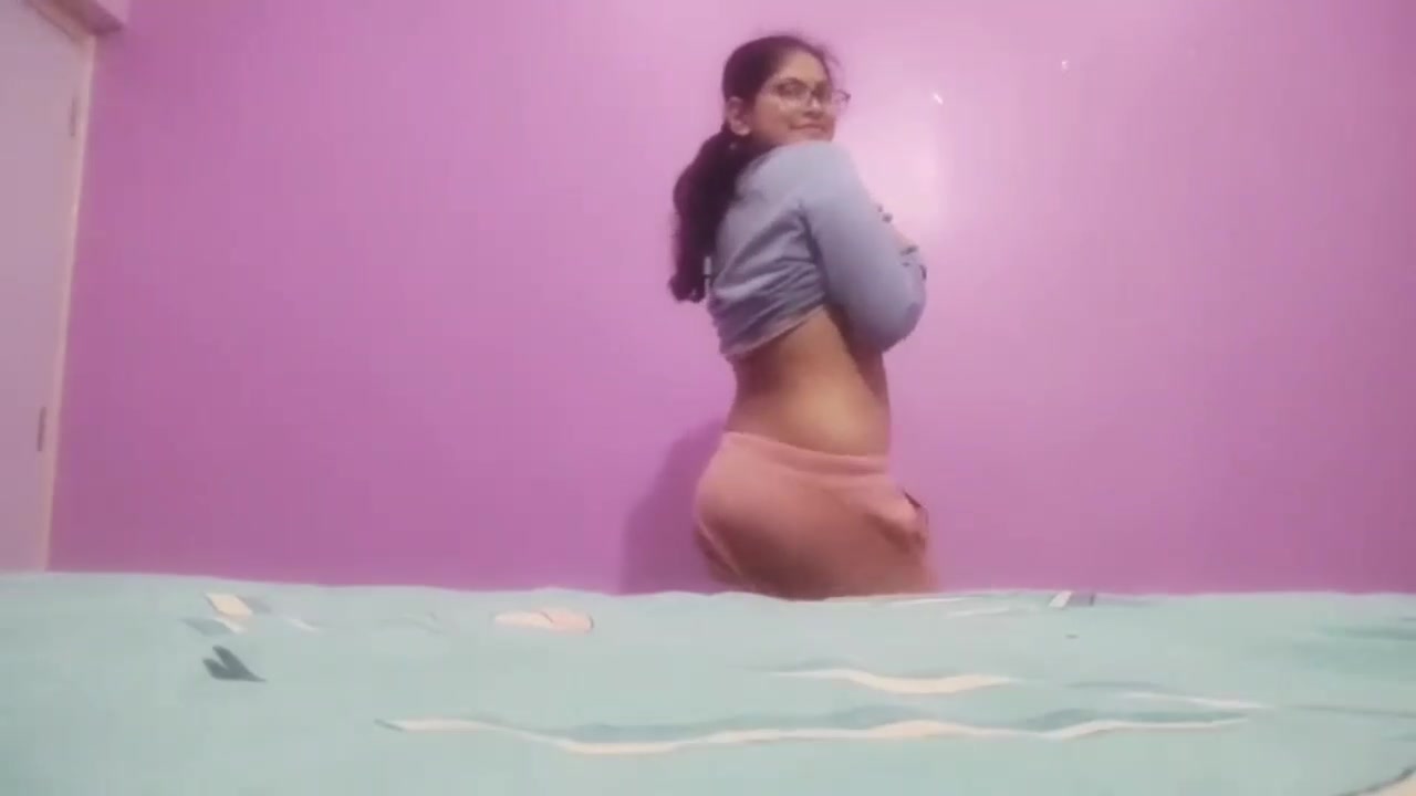 Horny Chubby Gf Fingering Masturbating