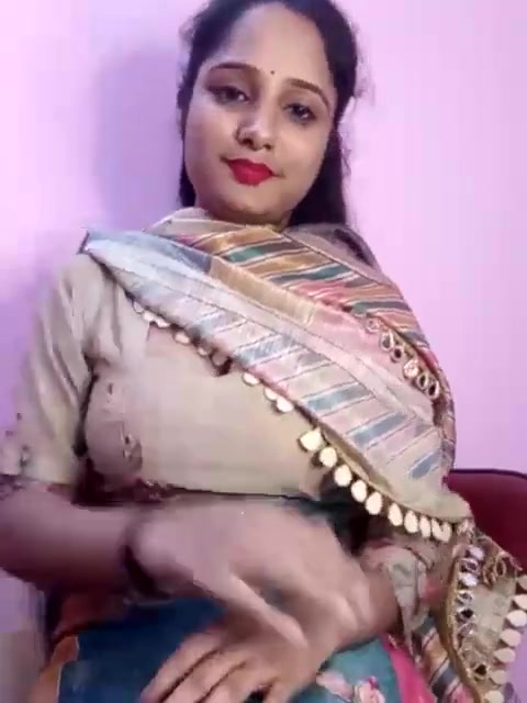 babe removing dress tease show