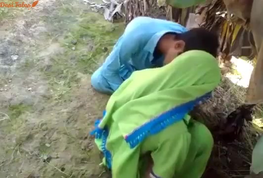 Allahabad Village Girl Quick Outdoor Sex Near Farm With Bf - Village Outdoor