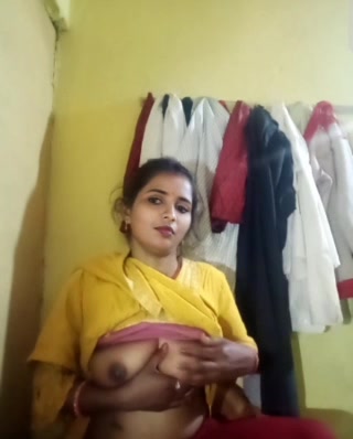 Gouthami reddy manthena showing & pinching her nude milky boobs & sexy Pink bra