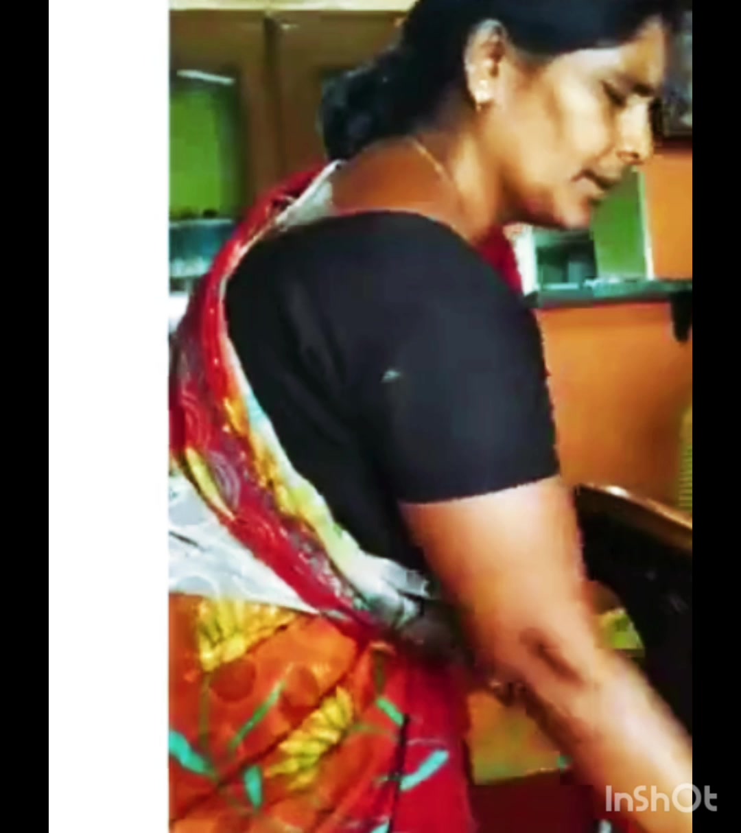 Bhabhi deep cleavage