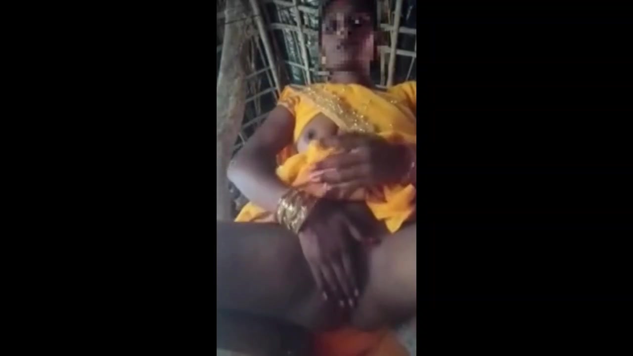 Dehati Marwadi Bhabhi Boobs Press Aur Chut Dikhayi Saree Me