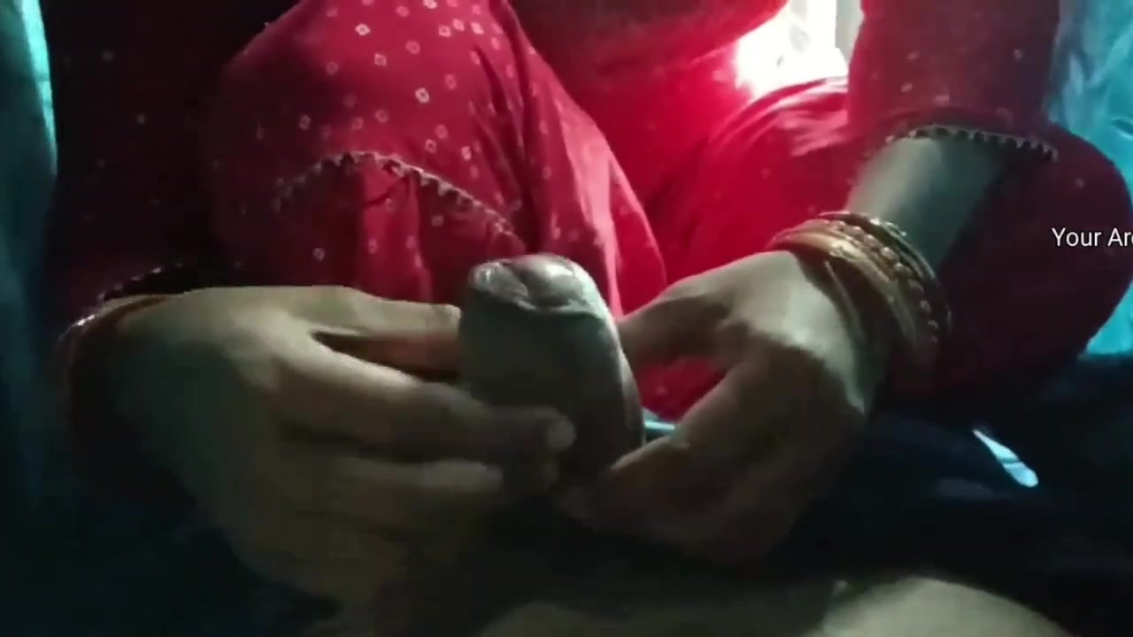Hot Bhabhi Sex Train Me Viral Desi Sex Mms