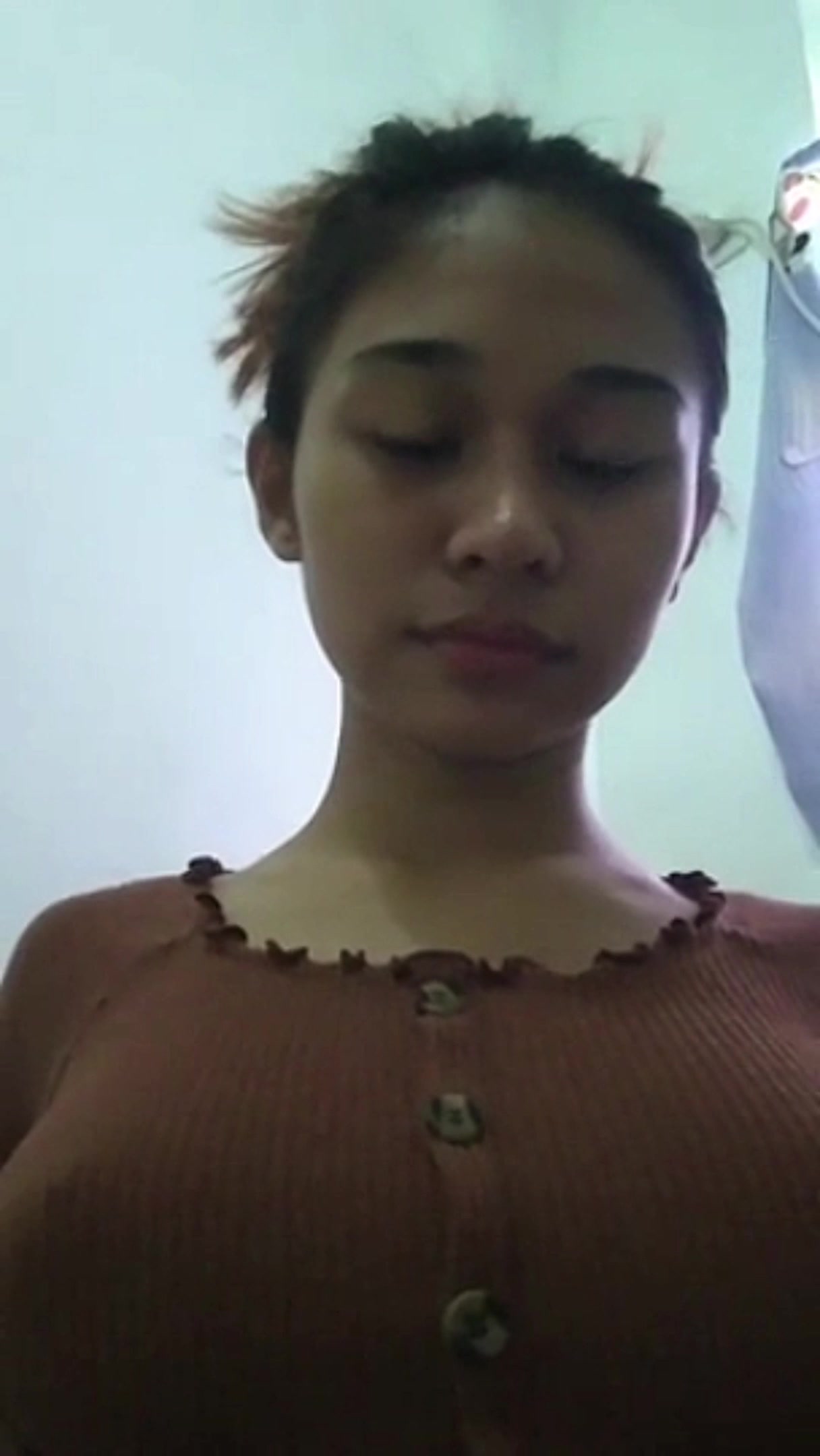 Gadis Ini Lagi Remas-remas Payudaranya Yang Besar Dan Ini Kan Yang Kamu Mau Sayang