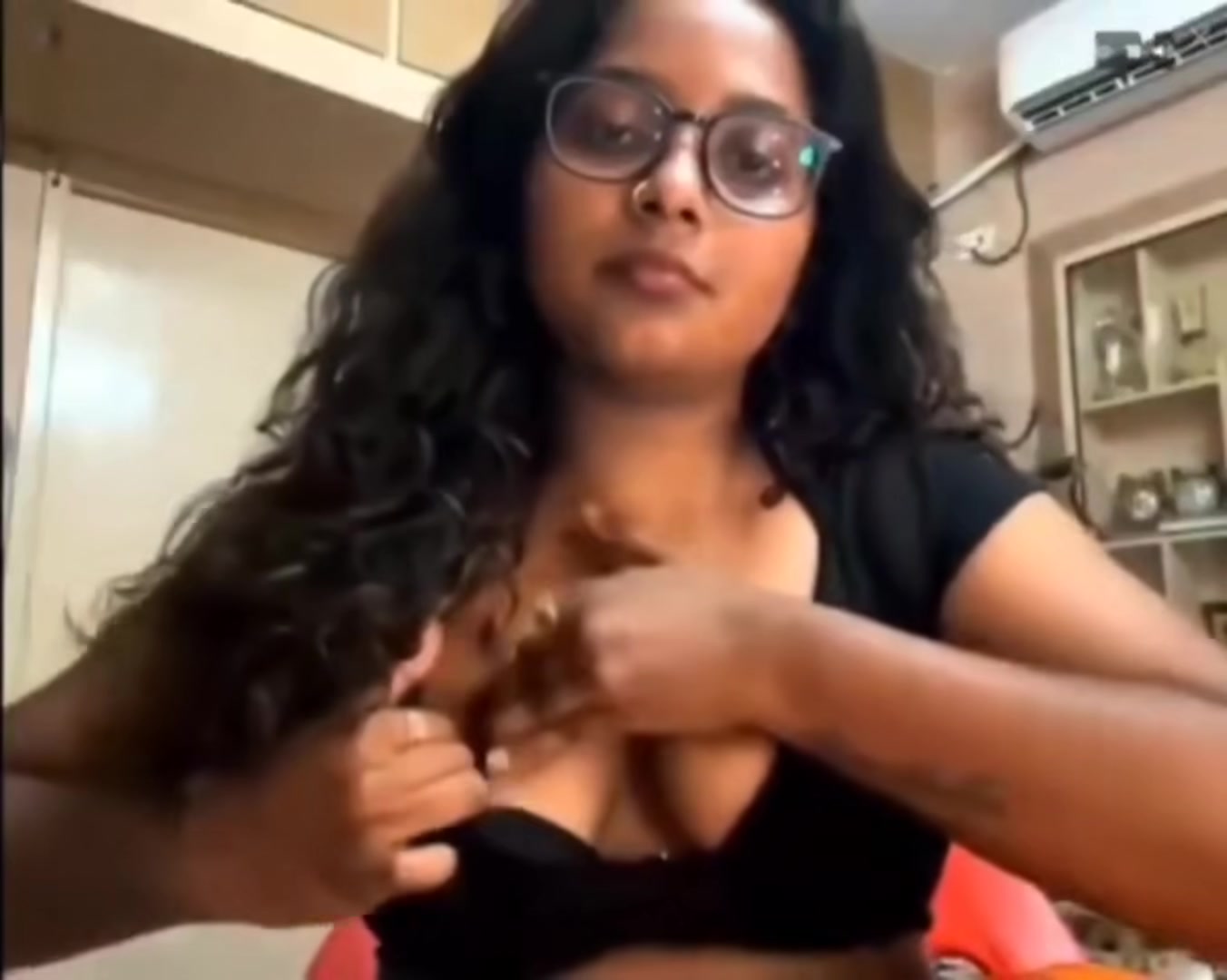 Tamil Model _Arya Pradhosa_ Nipple Shown Content