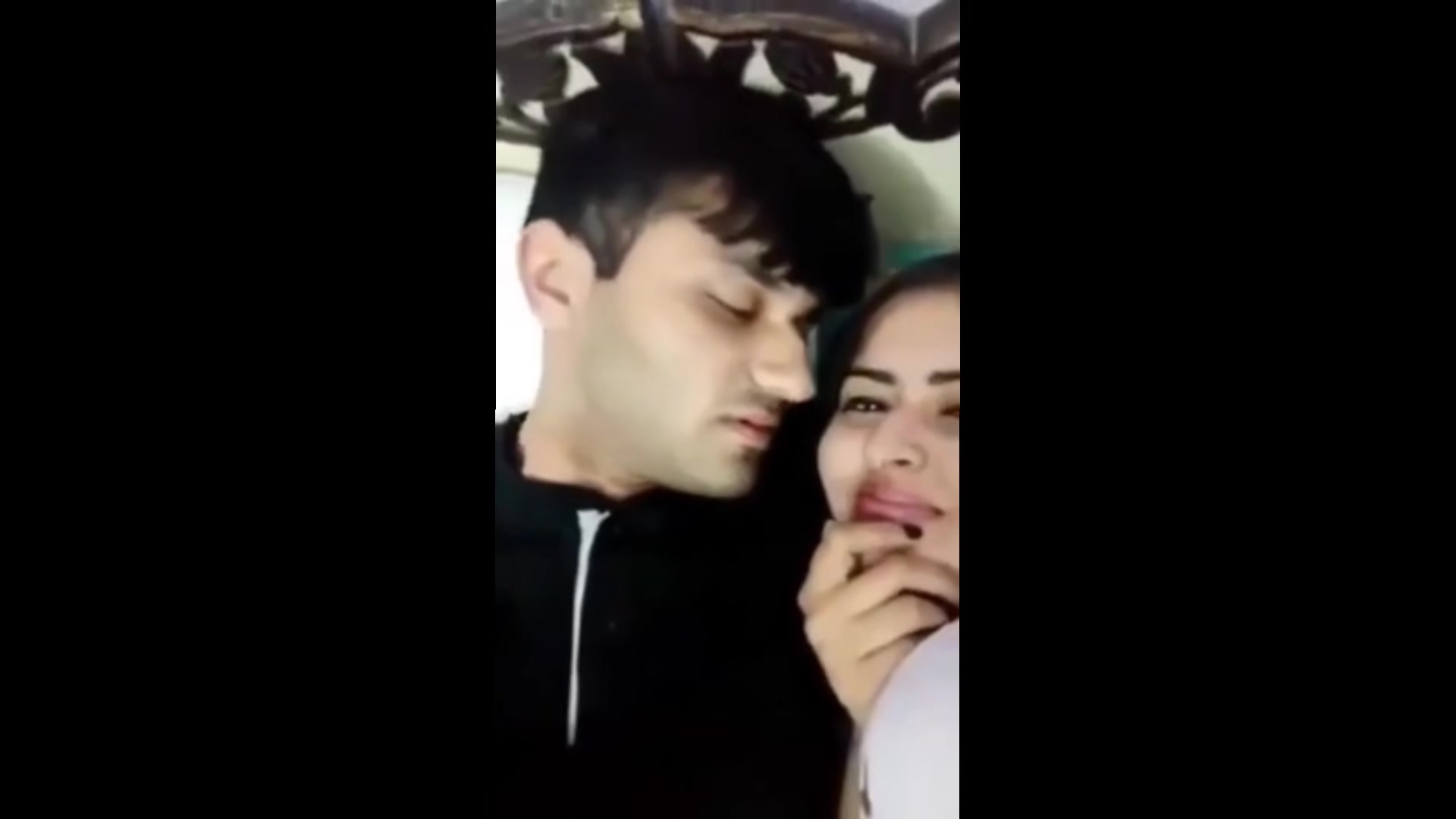 Cute Couple Ka Bedroom Mein Pyaar Bhari Chudai Ka Safar
