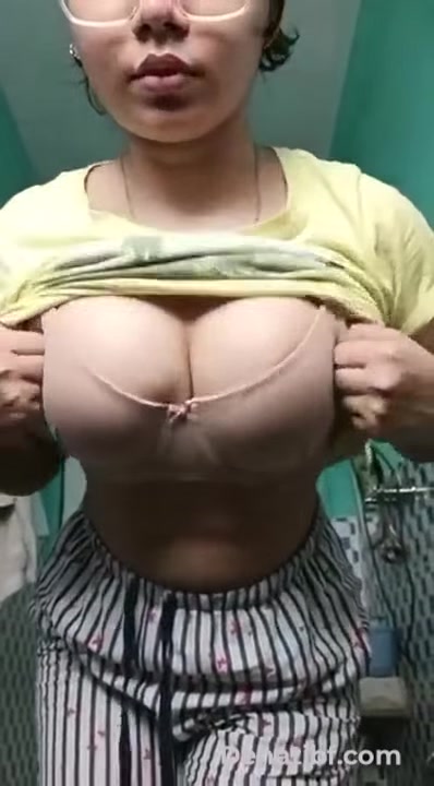 Deshi LiveGirls Desi Girl Showing Big Ass