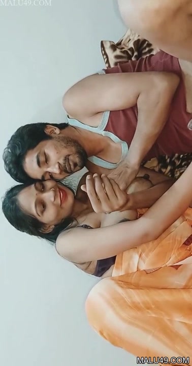 HInDI Desi Indian Cpl Ki Chudayi Or Blowjob