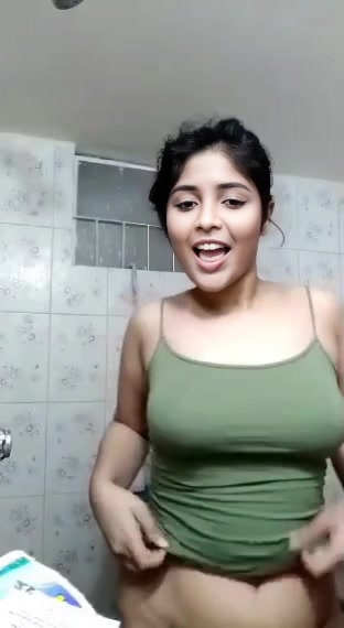 Gouthami reddy manthena showing her wet body and sexy navel in bathroom video le